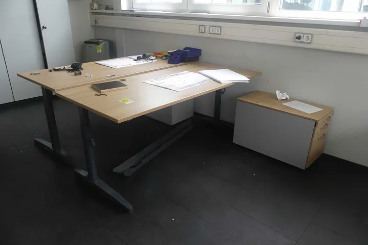 2x Schreibtische mit 2x Container Maße in cm ca. 180 x 80 x 75